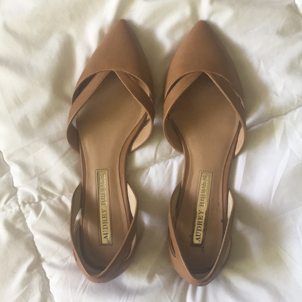 Audrey Brooke Tan pointed toe flats size 7.5